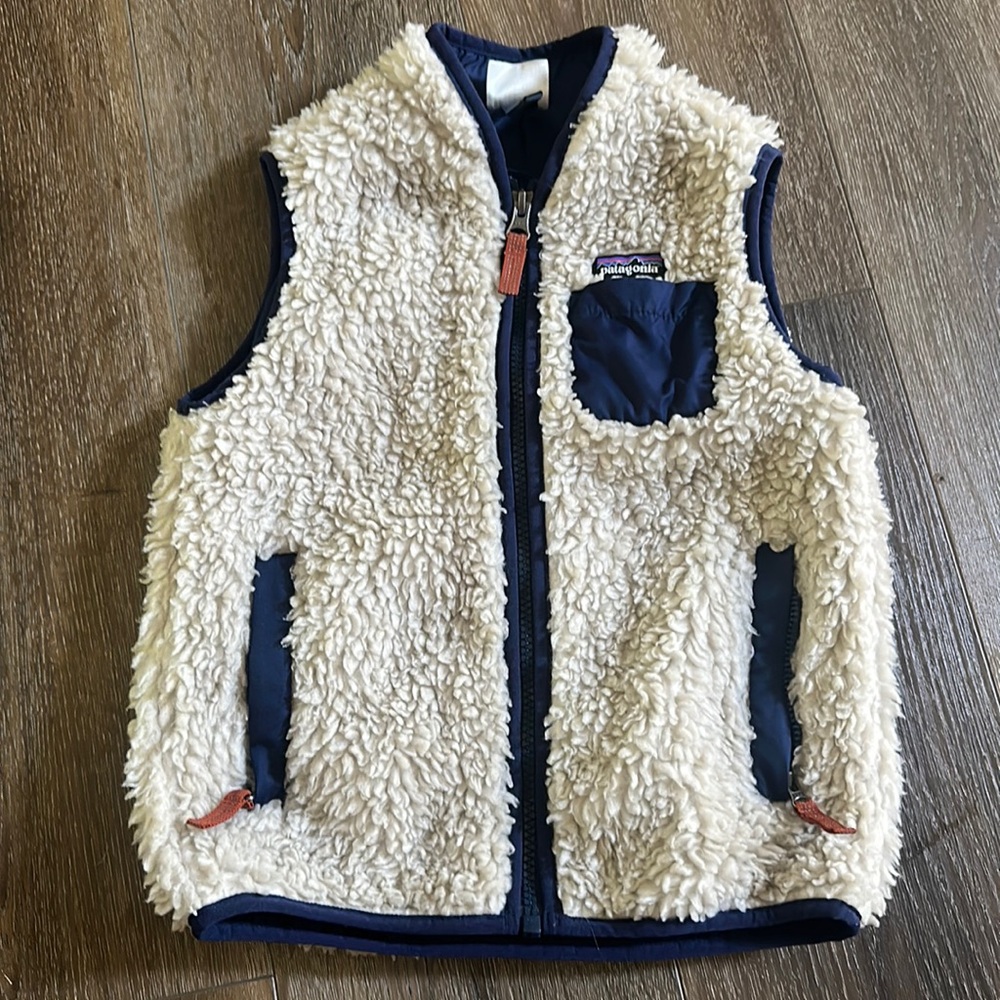 Patagonia 5T zip up toddler boy vest. Worn 1-2 times — excellent condition